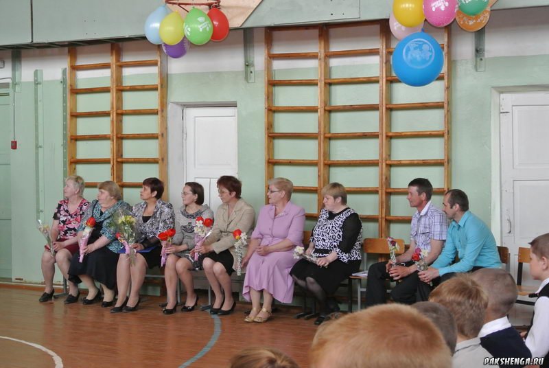 "Последний звонок". 24 мая 2014 года. Выпускники -  Прилучная Кристина, Зеновская Алина, Зиновьева Вика
